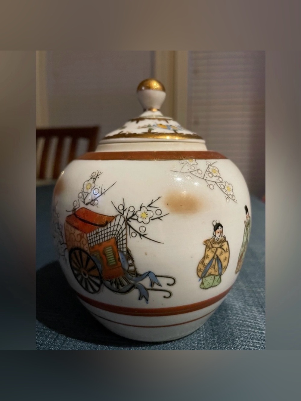 Vintage Japanese Kutani Porcelain Lidded Temple Jar Figural Calligraphy